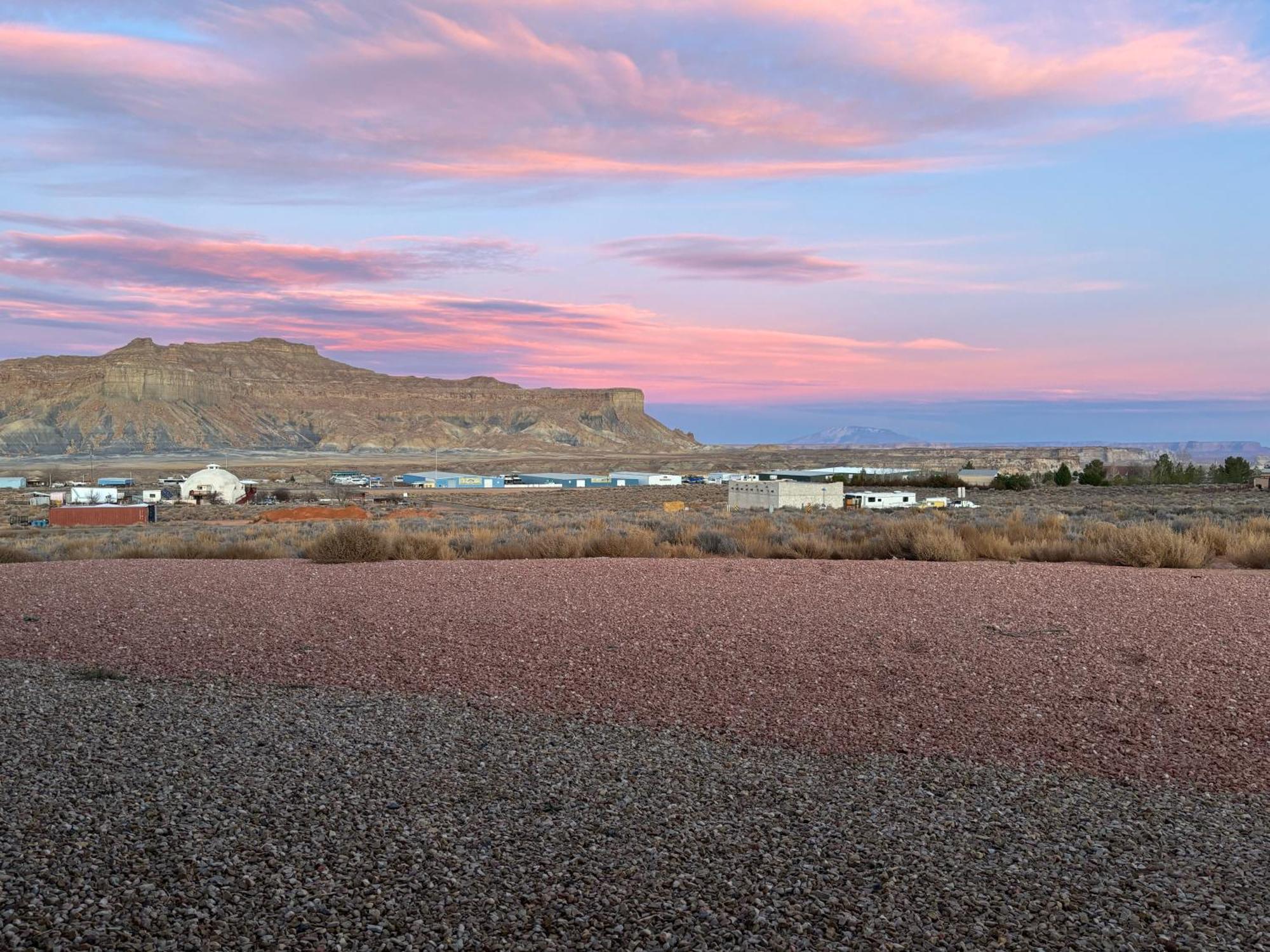 Page Arizona Border Town- Crimson Suite, Desert Canyon Getaway With Views Big Water Exterior photo
